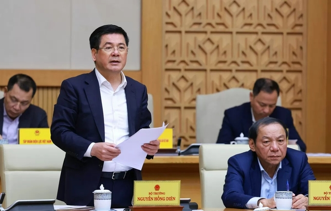 Minister Nguyen Hong Dien speaks at the regular Government meeting in February 2025. Photo: VGP.