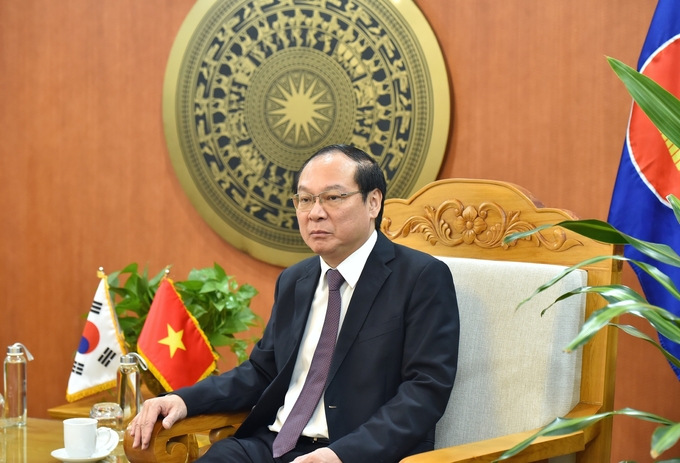 Deputy Minister of Agriculture and Environment Le Cong Thanh stated, 'Vietnam is open to learning from South Korea's experience in integrating economic development with environmental protection.' Photo: Kieu Chi.