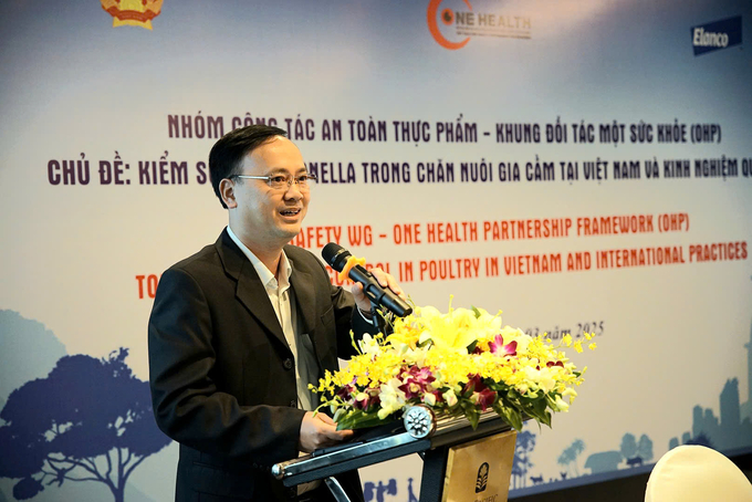 TS Phan Quang Minh, Phó Cục Trưởng Cục Chăn nuôi và Thú y cho biết, Salmonella có thể xuất hiện ở rất nhiều loại thực phẩm khác nhau, đòi hỏi phải tăng cường các biện pháp kiểm soát để giảm thiểu rủi ro về an toàn thực phẩm. Ảnh: Linh Linh.