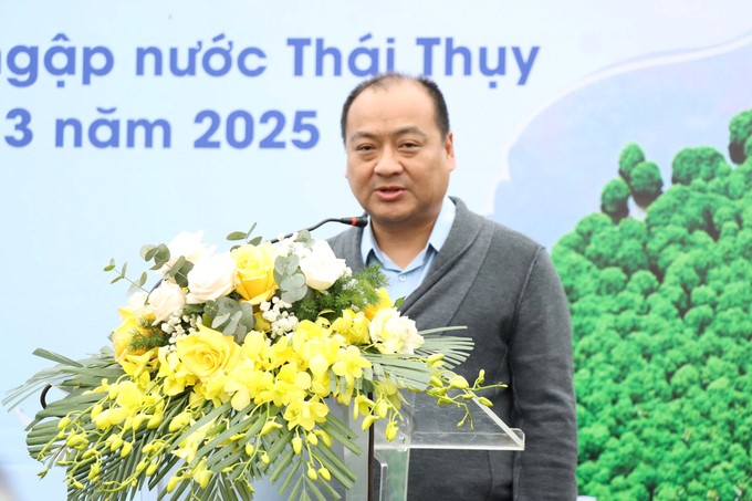 Mr. Nguyen Viet Dung, Director of the Centre for Natural Resources and Environment Communication, spoke at the ceremony. Photo: Nguyen Thuy.