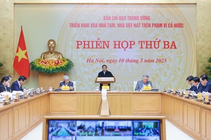 Thủ tướng chủ trì Phiên họp lần thứ 3 Ban Chỉ đạo Trung ương triển khai xóa nhà tạm, nhà dột nát trên phạm vi cả nước chiều 10/3. Ảnh: VGP/Nhật Bắc.