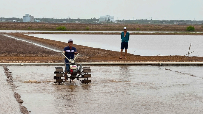 Diêm dân chú trọng ứng dụng khoa học kỹ thuật vào sản xuất để tiết giảm thời gian và sức lao động. Ảnh: Kim Anh.