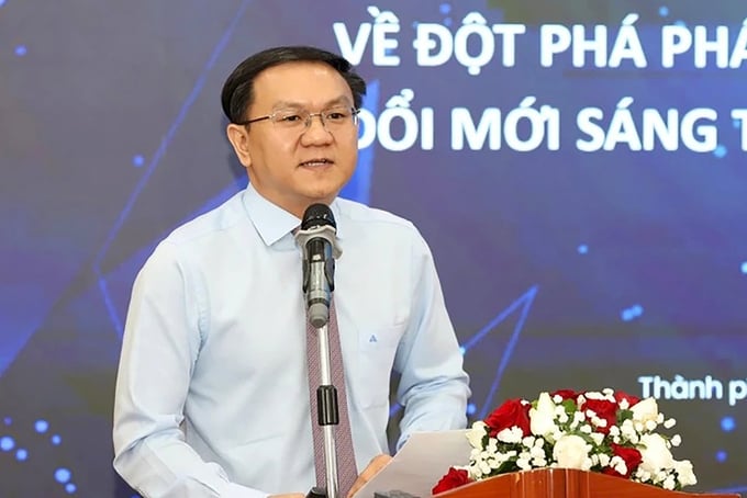 Ông Lâm Đình Thắng, Giám đốc Sở Khoa học và Công nghệ TP.HCM chia sẻ tại hội thảo khoa học về triển khai Nghị quyết số 57-NQ/TW của Bộ Chính trị về đột phá phát triển khoa học công nghệ, đổi mới sáng tạo và chuyển đổi số quốc gia. Ảnh: H.K.