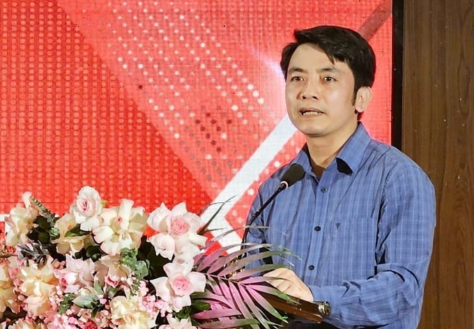 Nguyen Hoang Duong, Director of the Vinh Phuc Provincial Agricultural Extension Center, delivering a speech at the conference. Photo: Hoang Anh.