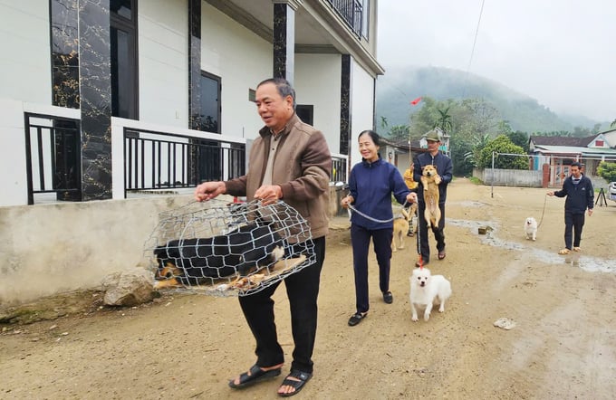 People in Thiet Son village 2 responded well to rabies vaccination. Photo: T. Phung.