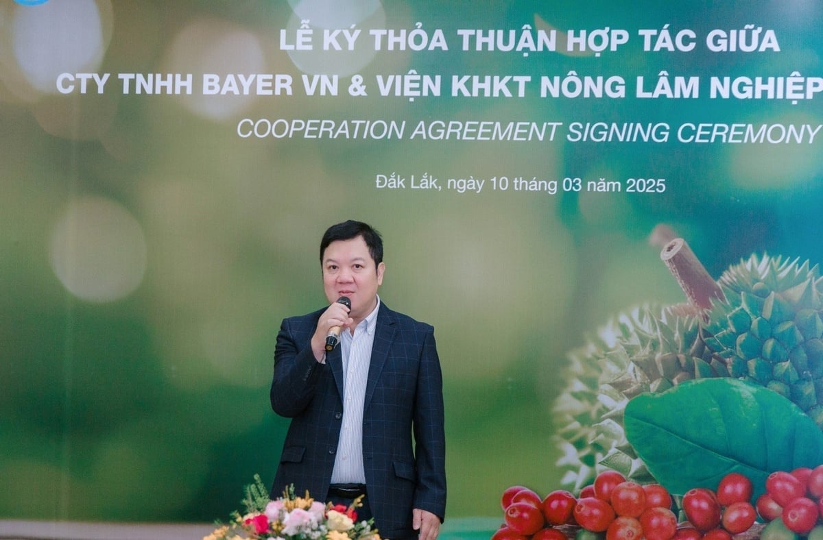 Dr. Phan Viet Ha, Deputy Director in charge of WASI, seeks to strengthen cooperation for sustainable agricultural development in the Central Highlands. Photo: Nguyen Bao.