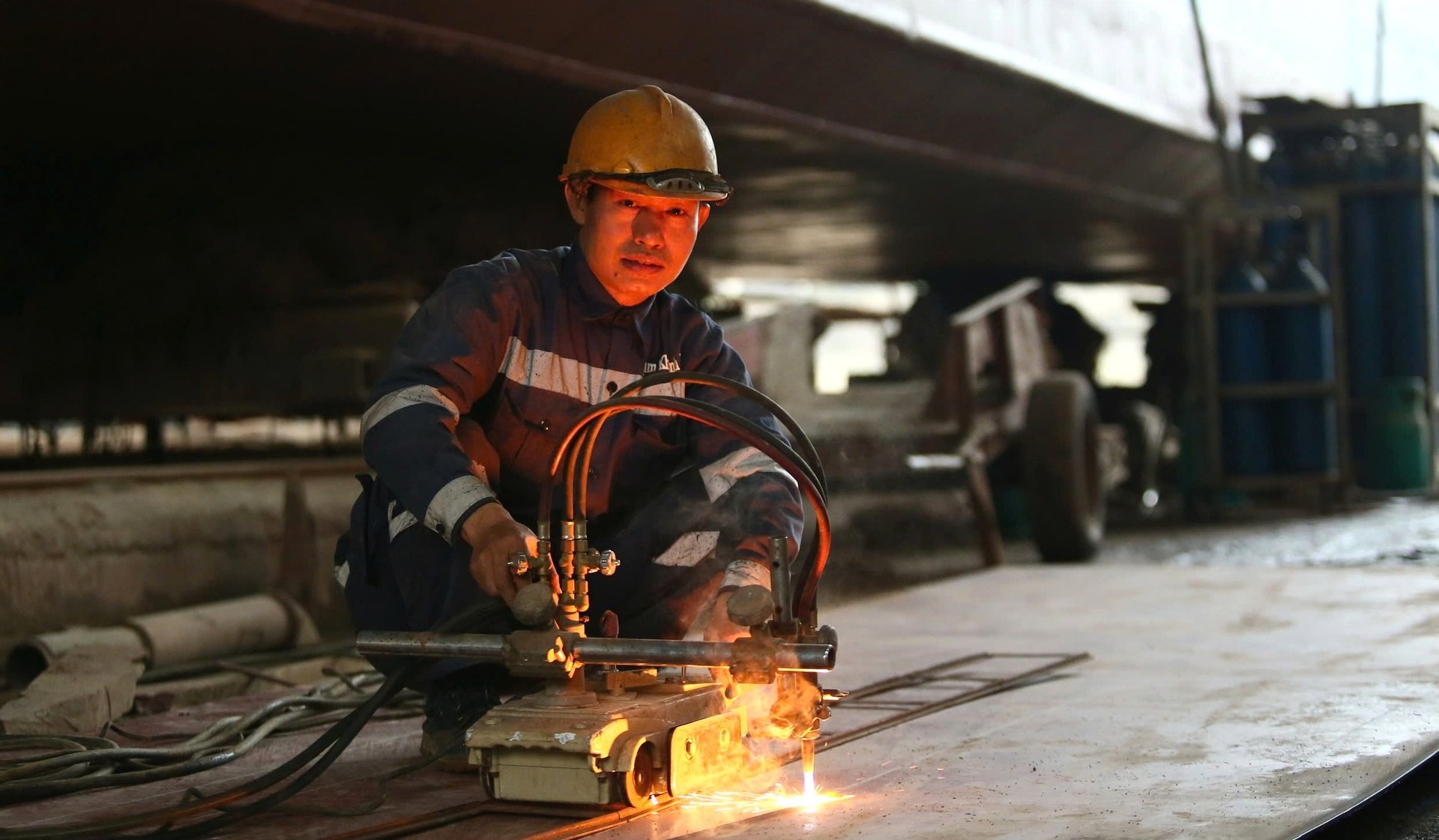 Với thâm niên trên 20 năm, anh Mai Khắc Thuận hiểu rõ những khó khăn, áp lực của nghề này. Ảnh: Việt Khánh.