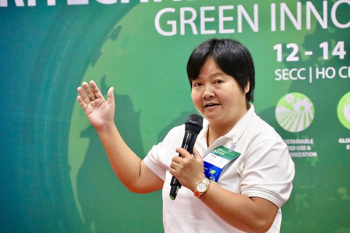 Ms. Dao Thi Nhu He, Director of Saigon Kim Hong Company, shares insights on the effectiveness of cluster seeding machines at the forum. Photo: Phuong Linh.