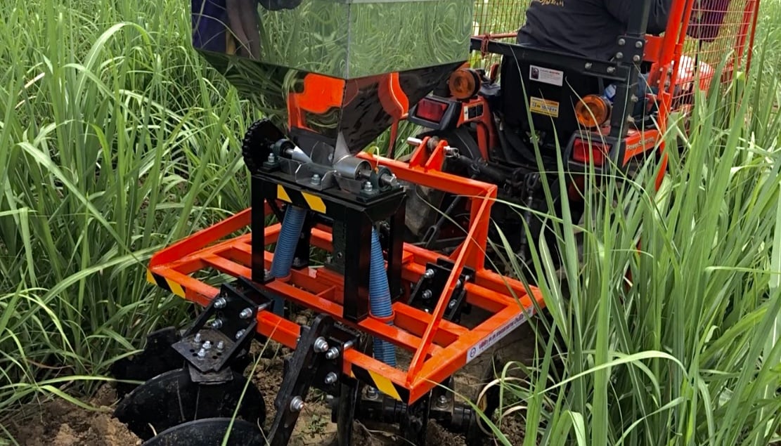 Gold Max Company introduced a series of combined plowing machines for sugarcane planting at the seminar. Photo: Gold Max.