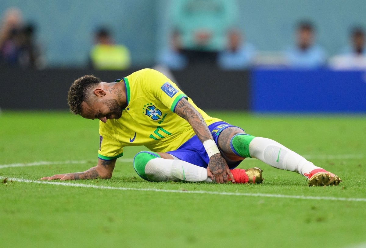 Neymar liên tiếp dính chấn thương.