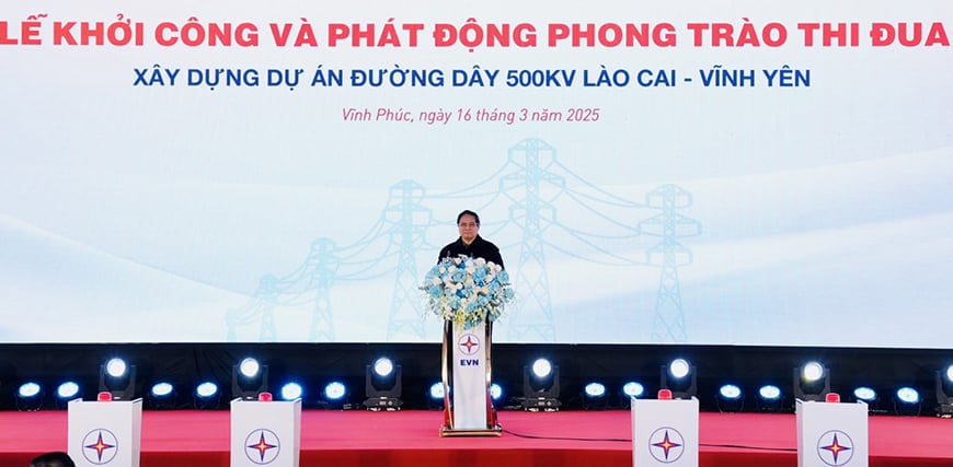 Thủ tướng Chính phủ Phạm Minh Chính dự và chỉ đạo lễ khởi công và phát động phong trào thi đua dự án đường dây 500kV Lào Cai - Vĩnh Yên. Ảnh: VP.