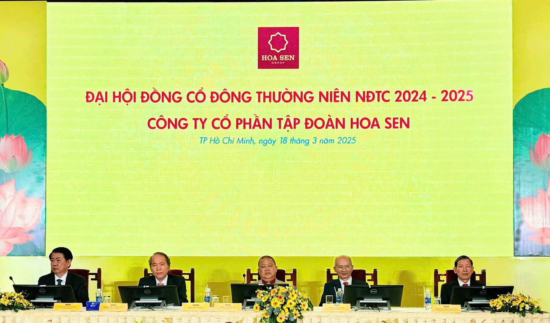 Đoàn Chủ tịch điều hành Đại hội đồng cổ đông thường niên NĐTC 2024 - 2025 Công ty Cổ phần Tập đoàn Hoa Sen. 