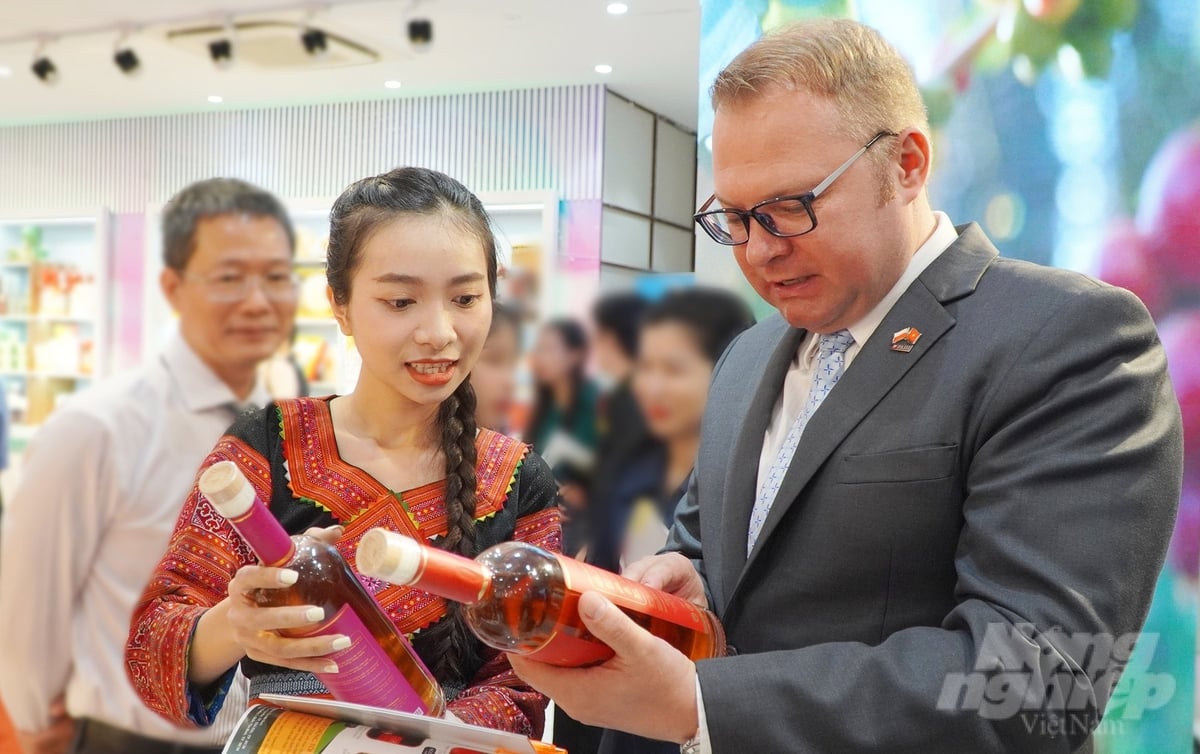 According to the Organizing Committee, in 2024, HCMC FOODEX will welcome more than 18,000 visitors. More than 600 business connections will take place and thousands of exchanges will take place right at the booth. Photo: Nguyen Thuy.