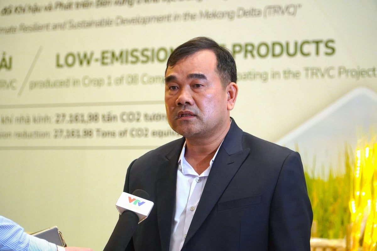 Truong Van Chinh, Director of Chon Chinh Import-Export Co., Ltd., speaks to the press about the company’s participation in the TRVC Project. Photo: Kim Anh.