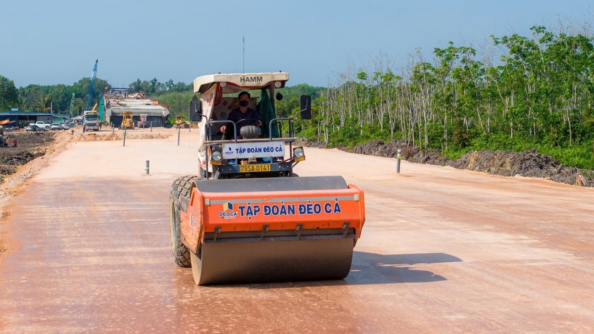 Thi công cầu Thanh An trên đường Hồ Chí Minh đoạn qua Bình Dương. Ảnh: CTV.