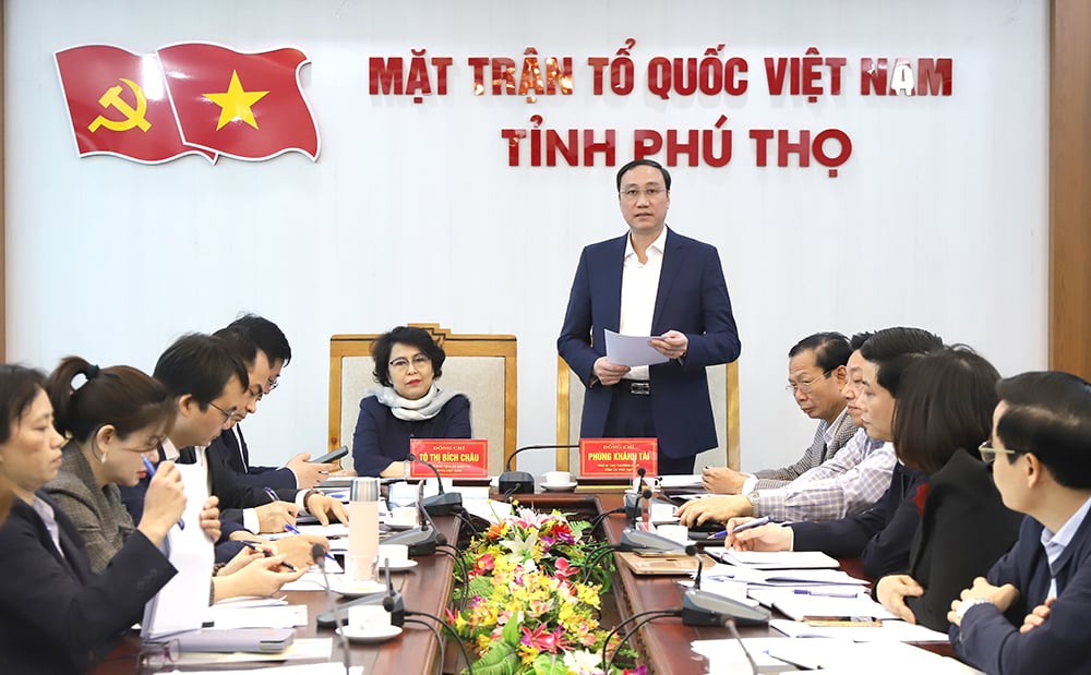 Phó Bí thư Thường trực Tỉnh uỷ Phú Thọ Phùng Khánh Tài kiến nghị Trung ương đẩy nhanh tiến độ phân bổ các nguồn vốn hỗ trợ để tỉnh Phú Thọ triển khai sớm, hoàn thành mục tiêu xoá nhà tạm, nhà dột nát. Ảnh: PT.