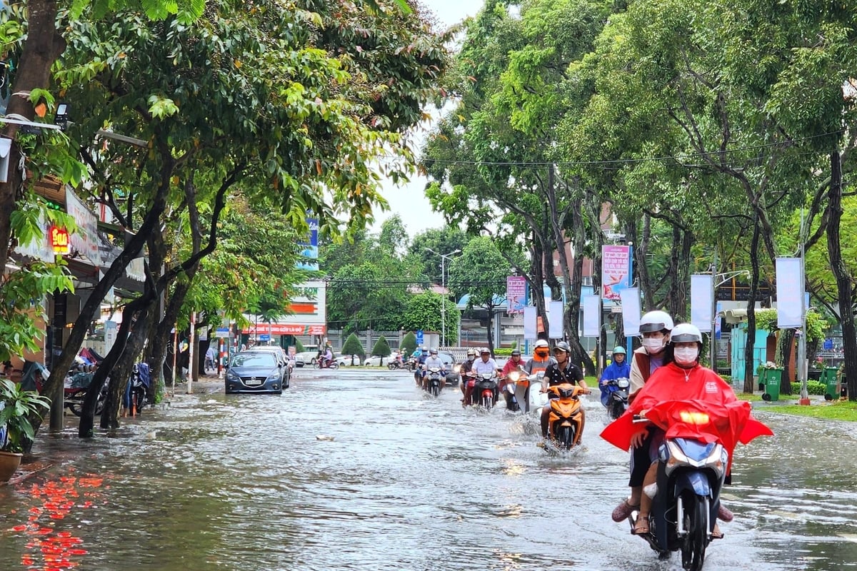 Một trong những nguyên nhân gây ngập đô thị ở TP Cần Thơ là hệ thống thoát nước đô thị còn hạn chế. Ảnh: Kim Anh.