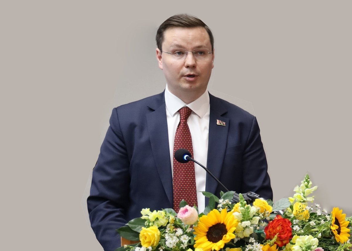 Kiryl Halantsou, Consul General of the Republic of Belarus in Ho Chi Minh City, delivering a speech at the seminar on 'Promoting Trade and Investment in the Belarusian Market.' Photo: Nguyen Thuy.