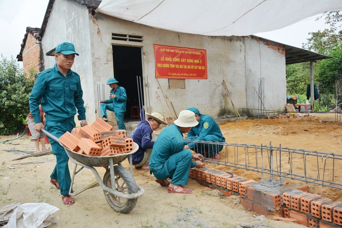 Quảng Ngãi nỗ lực triển khai xoá nhà tạm, nhà dột nát trên địa bàn. Ảnh: Văn Hà.