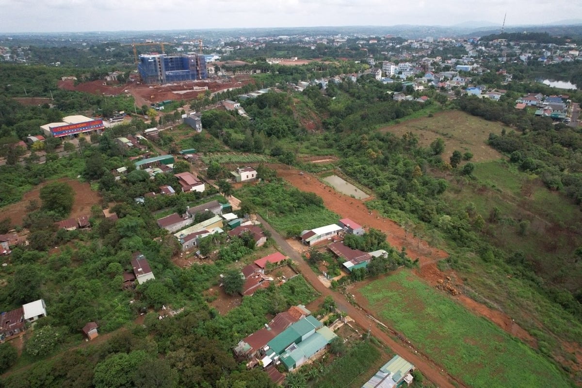 Dự án 24ha năm ngày trong lòng thành phố Gia Nghĩa nhưng vì bị 'treo' gần 15 năm nên hiện trạng rất hoang hoá. Ảnh: Phạm Hoài.