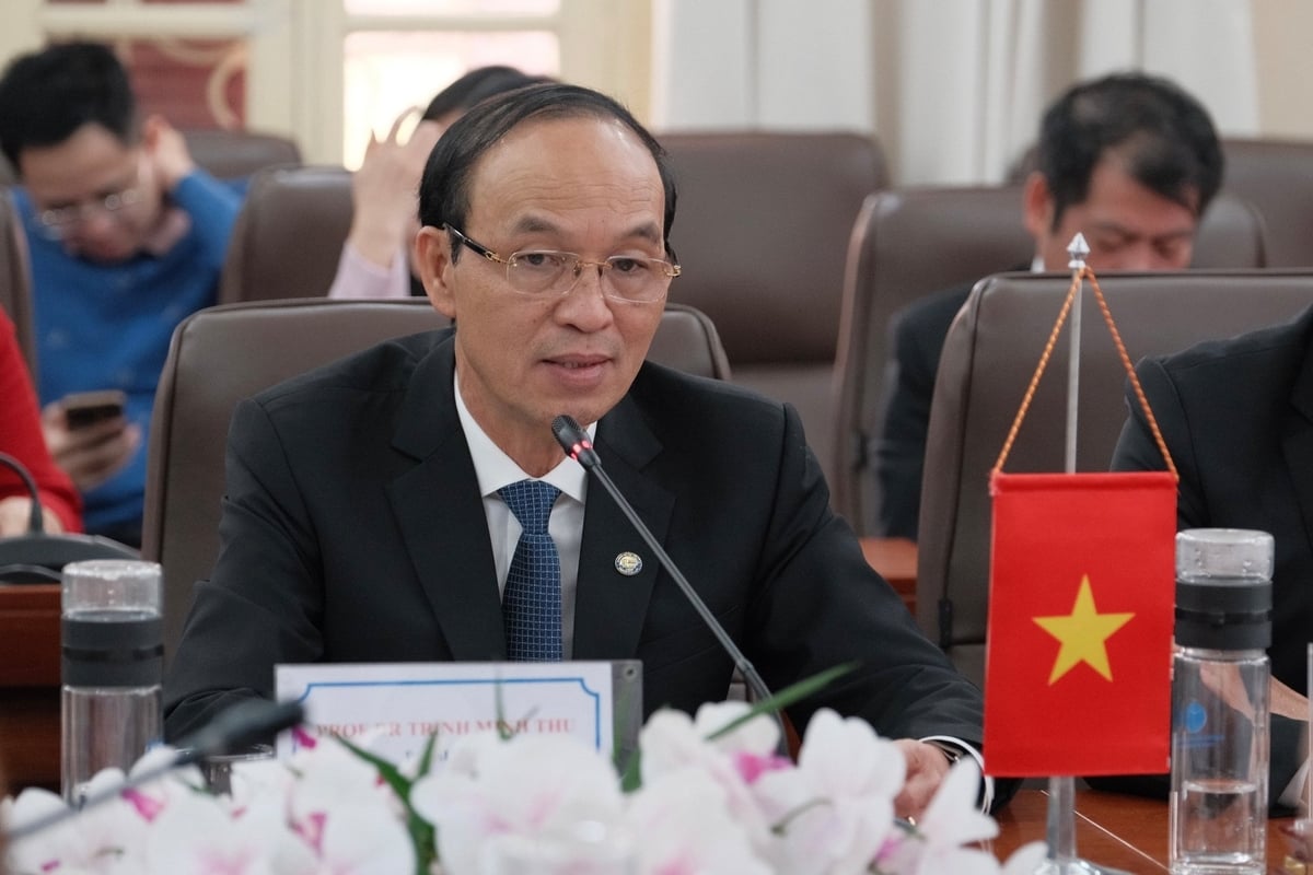 Prof. Dr. Trinh Minh Thu, Rector of the Thuyloi University, proposes three areas of Vietnam and China cooperation. Photo: Quynh Chi.