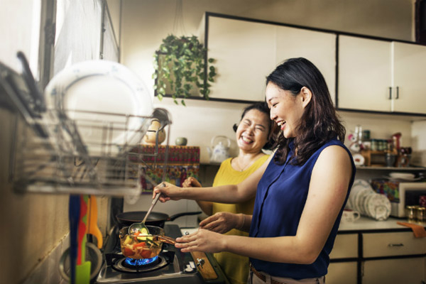 Trong nét đẹp của văn hóa ẩm thực gia đình Việt, nước dùng từ xương hầm đóng một vai trò quan trọng trong mọi bữa ăn. Ảnh: MSN.