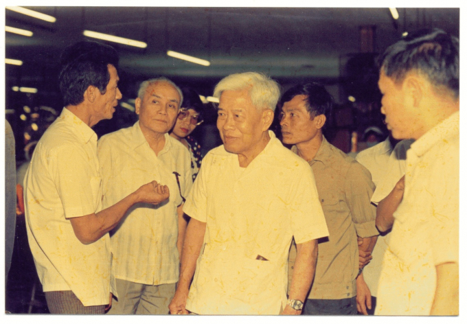 Cố Chủ tịch Hội đồng Bộ trưởng Phạm Hùng và ông Nguyễn Văn Lãng. Ảnh: NVL.