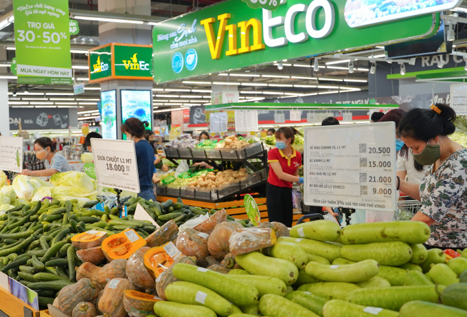 Hệ thống siêu thị VinMart, VinMart+ cung ứng các nhu cầu thiết yếu của người dân trong suốt mùa dịch.