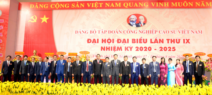 Ban chấp hành Đảng bộ Tập đoàn Khóa IX nhiệm kỳ 2020 - 2025 ra mắt Đại hội.