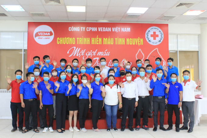 Tập thể Vedan Việt Nam cùng với Hội chữ thập đỏ tỉnh Đồng Nai và Hội chữ thập đỏ huyện Long Thành tại chương trình.
