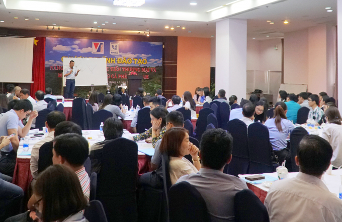 Toàn cảnh lớp tập huấn cho các doanh nghiệp sản xuất, kinh doanh cà phê tại TP.HCM. Ảnh: Nguyễn Thủy.