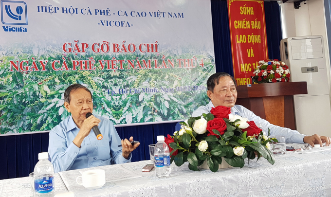 Ông Lương Văn Tự - Chủ tịch Vicofa và ông Nguyễn Nam Hải – Phó Chủ tịch thường trực Vicofa chủ trì buổi gặp gỡ báo chí.