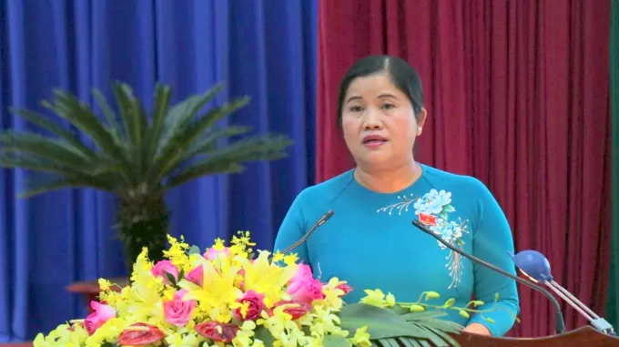 Bà Trần Tuệ Hiền - Chủ tịch UBND tỉnh Bình Phước phát biểu tại kỳ họp. Ảnh: CTV.