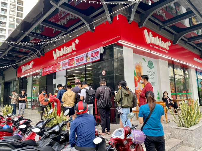 Dự kiến đến cuối năm 2021, sẽ có 1.100 cửa hàng VinMart+ tích hợp mô hình kiosk Phúc Long.