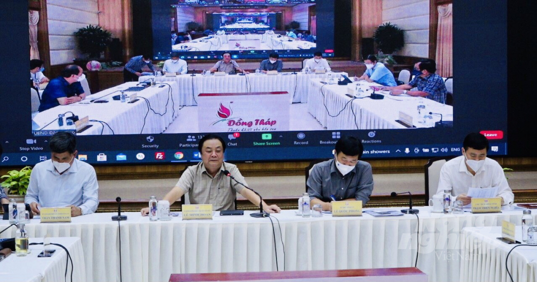 Minister Le Minh Hoan chaired the conference on September 25
