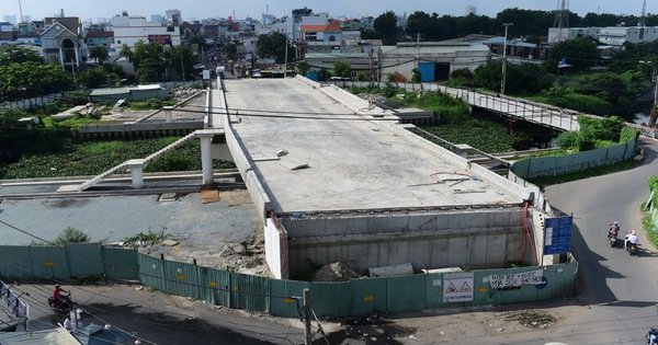 Cầu Tân Kỳ - Tân Quý (quận Bình Tân) đang thi công.