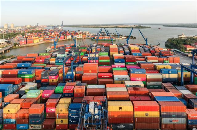 The Customs Department of Ho Chi Minh City proposes to transport backlogged goods over 90 days from Cat Lai port to Tan Cang Hiep Phuoc port for storage and waiting for procedures to reduce the load on Cat Lai port.