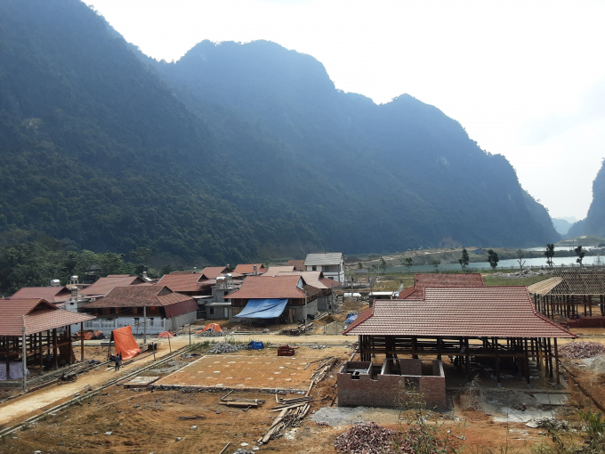 Quang cảnh khu dân cư mới của xóm Xuyên Sơn do công ty Thăng Long hỗ trợ làm hạ tầng.