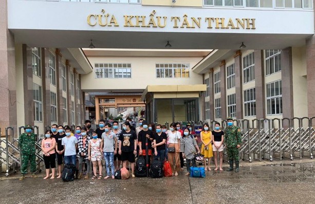 Nhóm người này khai xuất cảnh trái phép qua biên giới vào các tỉnh Quảng Đông, Quảng Tây-Trung Quốc để làm thuê từ tháng 11/2020. Ảnh: D.Chiến.