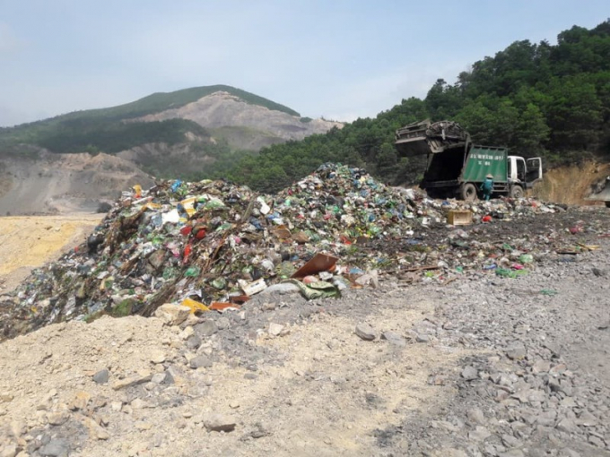 Bãi chôn lấp rác tại Trung Tâm xử lý chất thải rắn của Tập đoàn INDEVCO gây ô nhiễm. Ảnh tư liệu