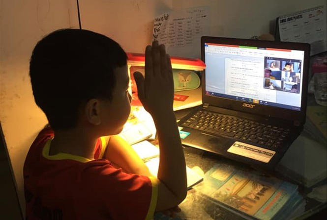 Nhiều trường học và phụ huynh, học sinh trên địa bàn tỉnh Quảng Ninh đã sẵn sàng cho phương án học trực tuyến. 