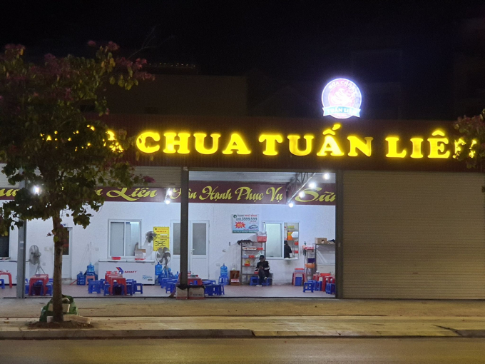 Cửa hàng sữa chua nổi tiếng tại TP Hạ Long không một bóng khách.