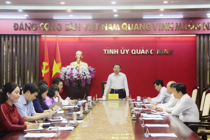Ông Nguyễn Xuân Ký, Bí thư Tỉnh ủy, Chủ tịch HĐND tỉnh Quảng Ninh, kết luận cuộc họp. Ảnh: Thu Chung