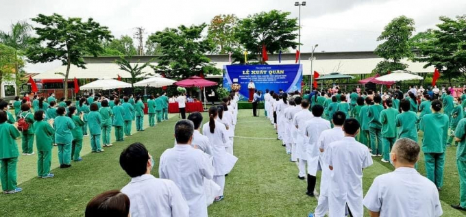 Lễ 'xuất quân' tiễn đoàn nhân viên y tế Quảng Ninh sang Bắc Giang hỗ trợ chống dịch