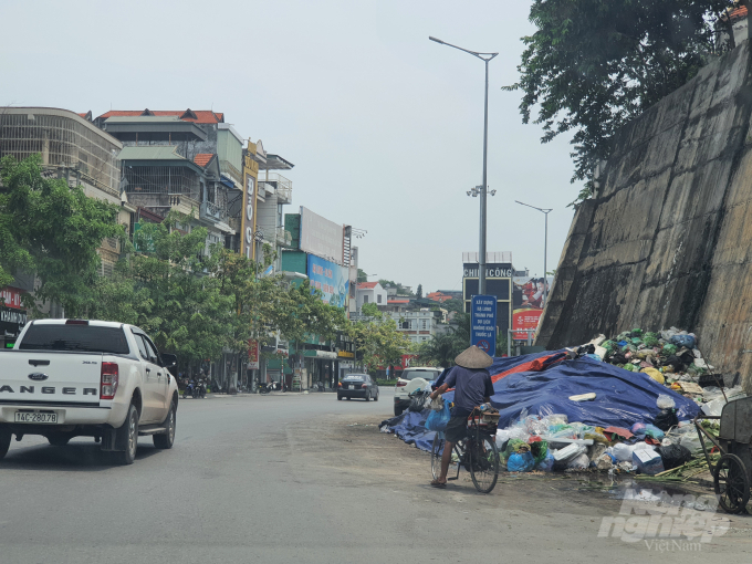 Nhiều nơi trên địa bàn TP Hạ Long đang tồn đọng rác thải, gây ô nhiễm môi trường. Ảnh: Cường Vũ