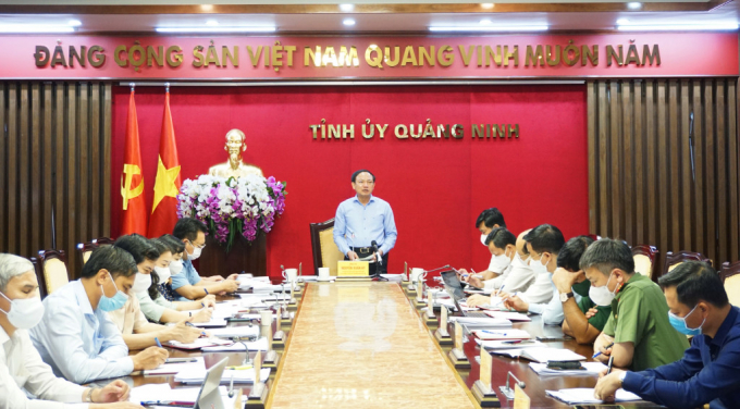 Bí thư Tỉnh ủy Quảng Ninh Nguyễn Xuân Ký phát biểu chỉ đạo công tác phòng chống dịch - Ảnh: Báo QN