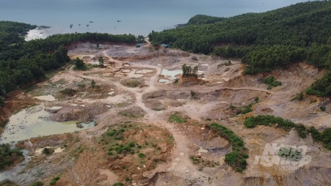 Mỏ đất thôn Yên Hải, xã Quan Lạn bị khai thác tanh bành