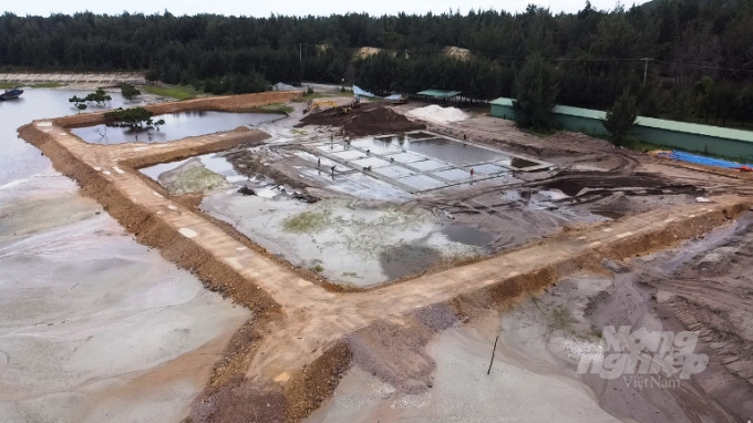 Công ty Thẩm Gia khai thác đất trái phép để làm kè, san lấp cho dự án bến xe điện xã Quan Lạn