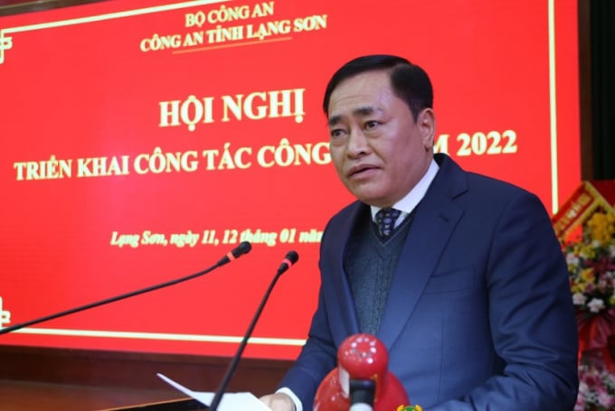 Ông Hồ Tiến Thiệu - Chủ tịch UBND tỉnh Lạng Sơn biểu dương, đánh giá cao những kết quả Công an tỉnh Lạng Sơn đạt được trong năm 2021. Ảnh: Nguyệt My