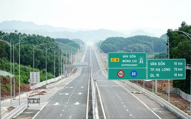 Cao tốc Vân Đồn - Móng Cái (Quảng Ninh) dự kiến sẽ hoàn thành trong tháng 4/2022. Ảnh: Dân trí